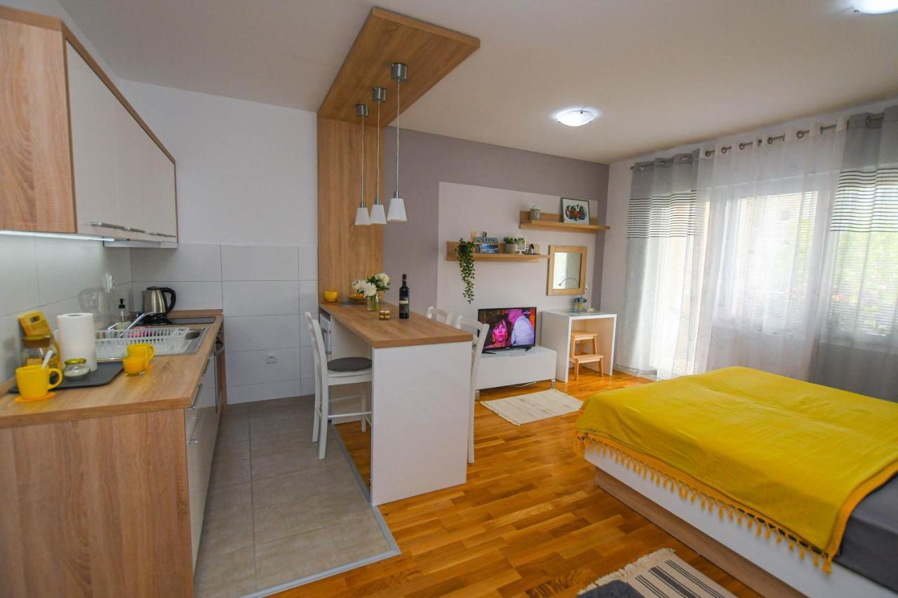 Apartment Plaza Kladovo Exteriör bild